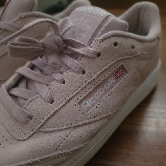 Reebok Classics - Picture 2 of 5